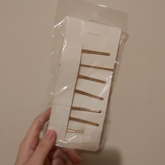 Brand new hair clips - Picture 2 of 2